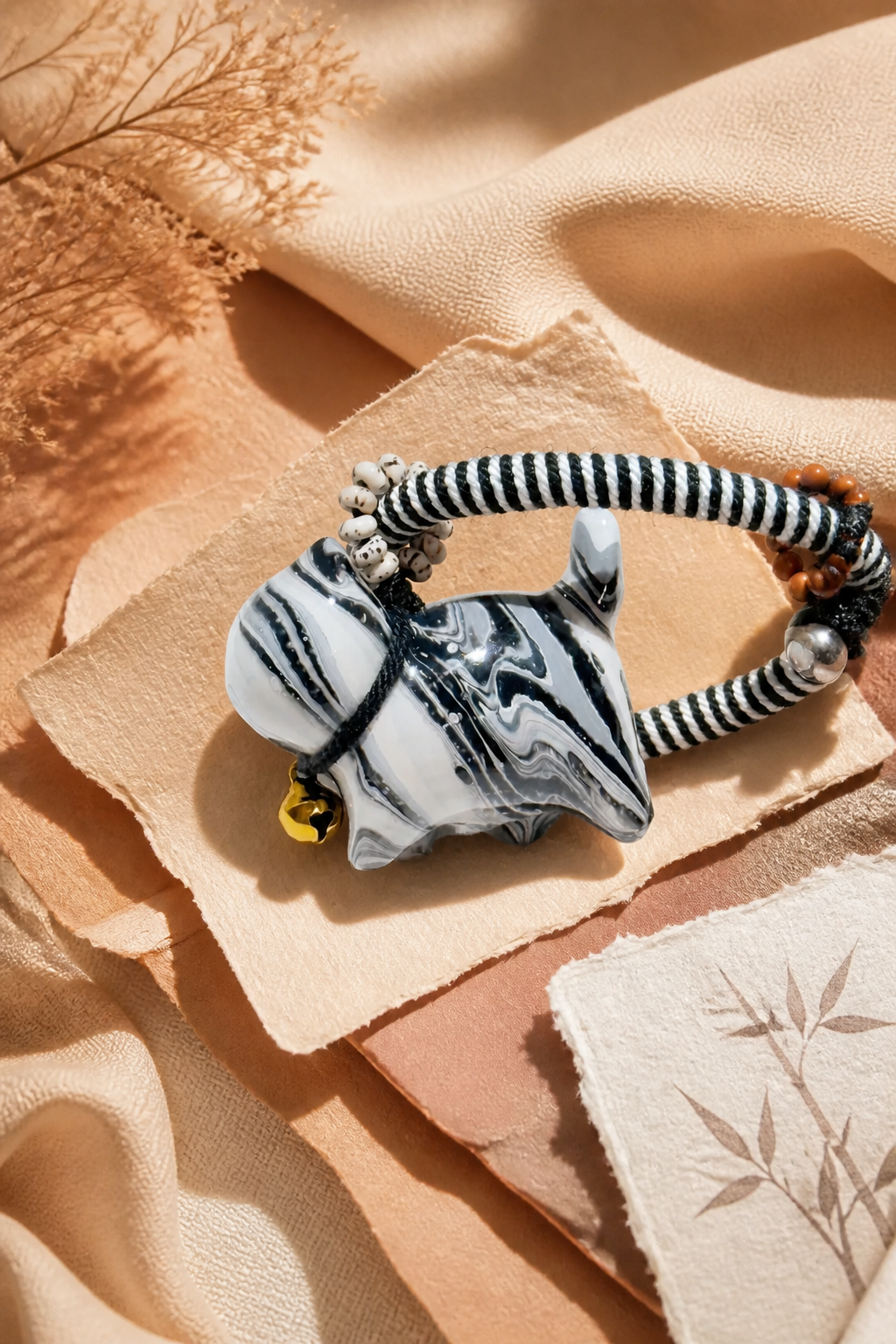 Handcrafted Lacquer Cat Pendant – Artistic & Auspicious - NekokOi