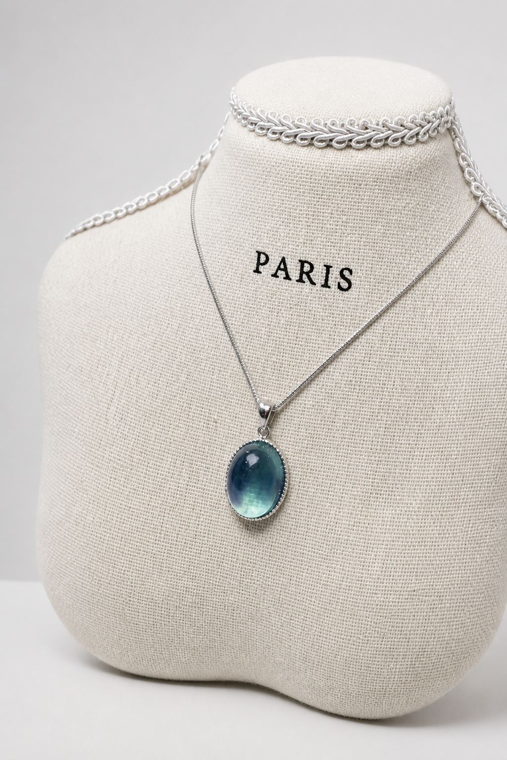 Elegantly Crafted Aquamarine Pendant Necklace for Serenity and Style
