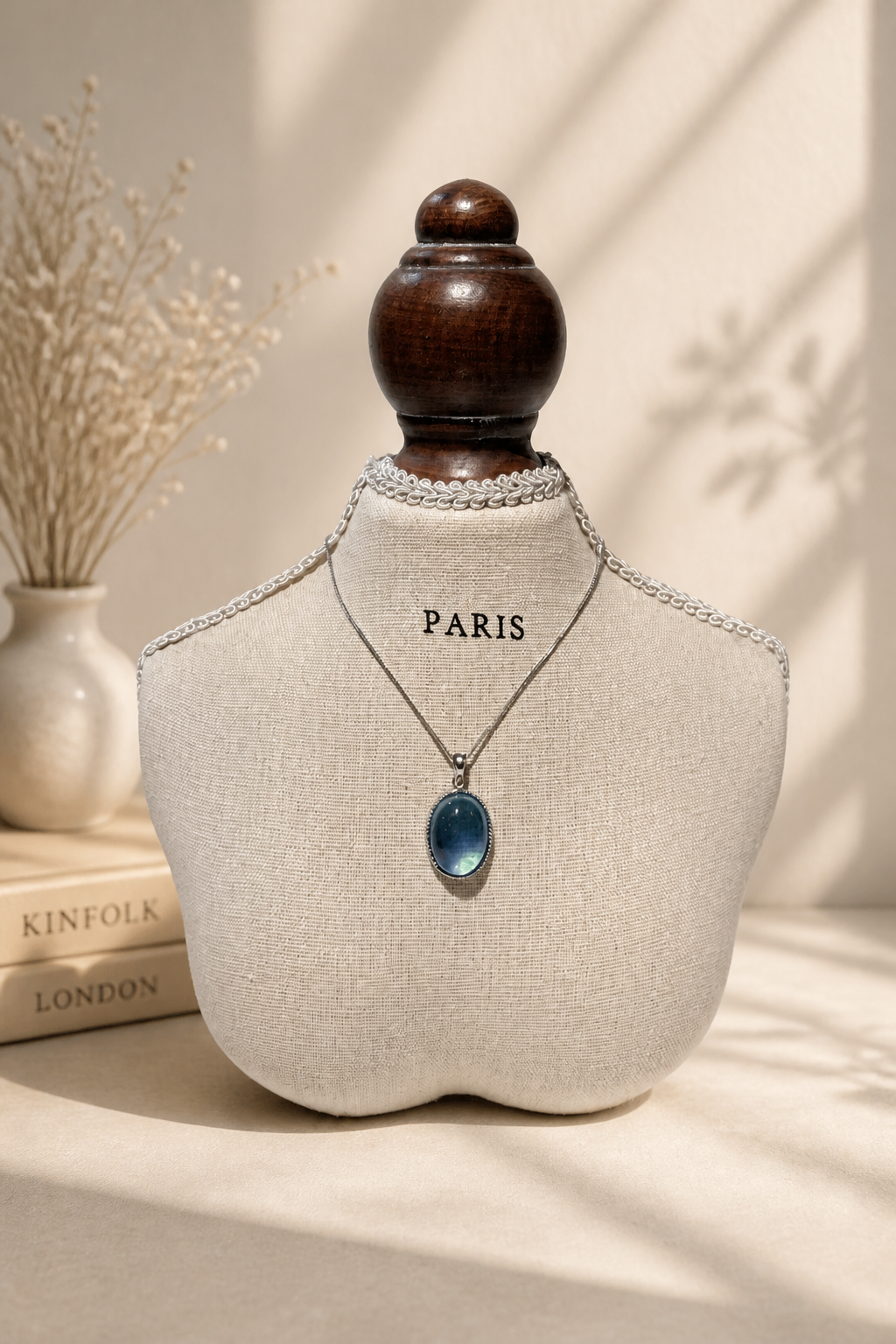 Elegantly Crafted Aquamarine Pendant Necklace for Serenity and Style