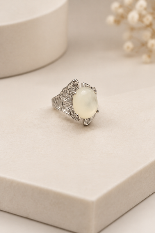 Moonlit Bloom – White Mother of Pearl S925 Silver Adjustable Ring